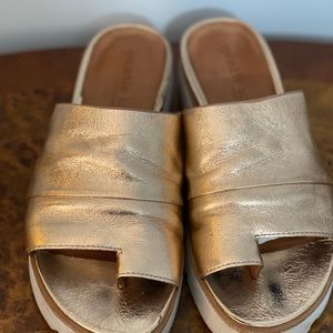Super cute Gentle Souls by Kenneth Cole Slides